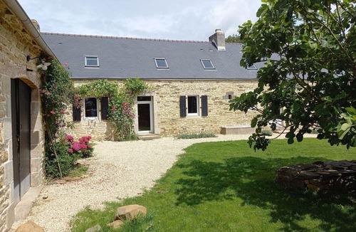 Plovan House | Longère Traditionnelle au Calme Dans une Vaste Propriété