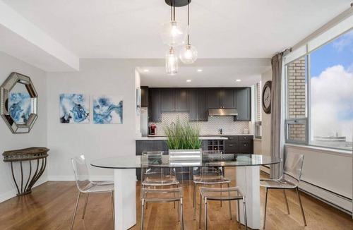 Downtown Chicago Condo | Longterm living in Chicago: 3BR Luxury Lakefront@Oak St Beach-pool, gym, decks