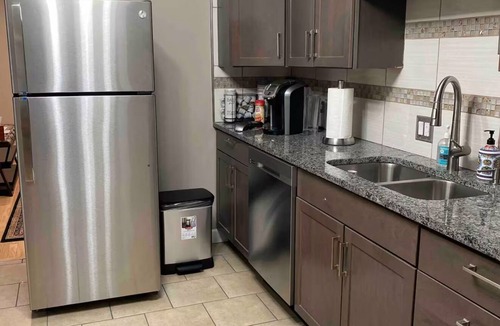 Skokie Apartment | Lovely 2-bedroom apartment with AC in enjoyable Skokie