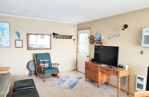 Wahpeton Condo | Lovely 3-bedroom condo with AC in charming Okoboji