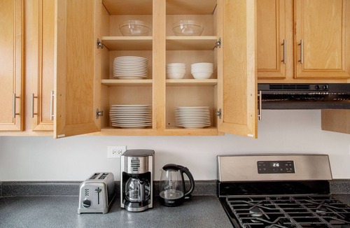 Evanston Apartment | Lovely Evanston 2BR w/Courtyard, nr Northwestern & Beach, by Blueground