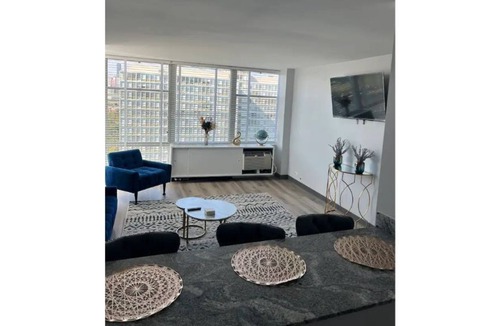Douglas House | Lovely Lake View apartment minutes from Downtown.