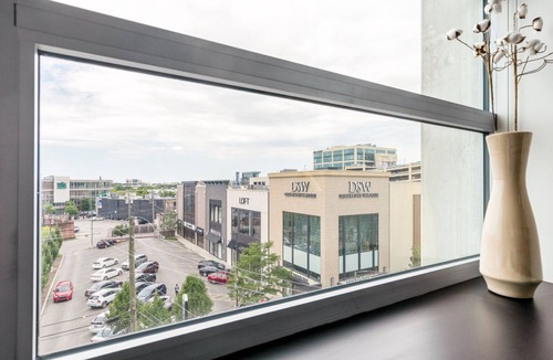 River North Apartment | Lovely Lincoln Park Studio w/W/D, walk to L & New City, by Blueground