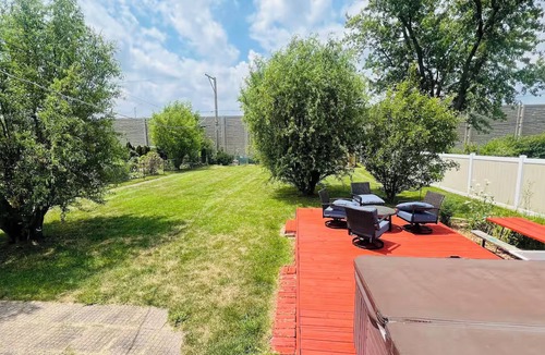 Westchester House | LUXE 3 BR, 2 BA + Hot Tub