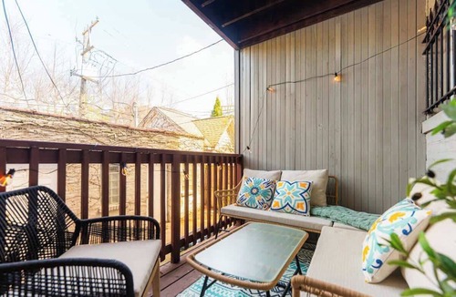 Lakeview Apartment | Luxe 3BR + Patio & Parking | Sleeps 9 | Lakeview