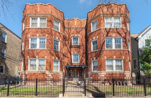 Lakeview Apartment | Luxe 3BR + Patio & Parking | Sleeps 9 | Lakeview