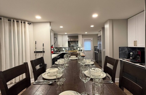 Bolingbrook House | Luxe Home with Michelin Star Kitchen & King Beds