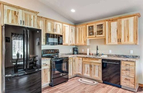 Conover House | Luxe Pet-Friendly Cabins with Private Hot Tub