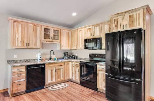 Conover House | Luxe Pet-Friendly Cabins with Private Hot Tub