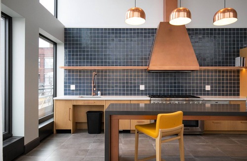 West Loop Apartment | Luxe West Loop 1BR w/Pool, Coworking & Gym, 1 block to L, by Blueground