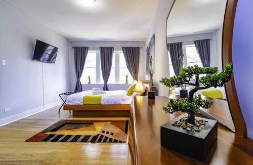 Irving Park Apartment | Luxurious 3BR in Irving Park