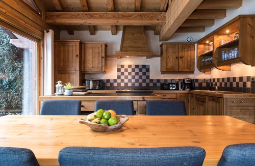 Les Houches Ski Chalet | Luxurious Chalet | Hot Tub & Sauna | Mont Blanc Massif Views | Sleeps 10