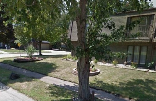 Moline Condo | Luxurious Condo family-friendly Closer to attractions! Eatery,Walmart&lot more!