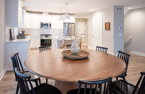 Douglas Condo | Luxurious Condo on Kalamazoo Lake