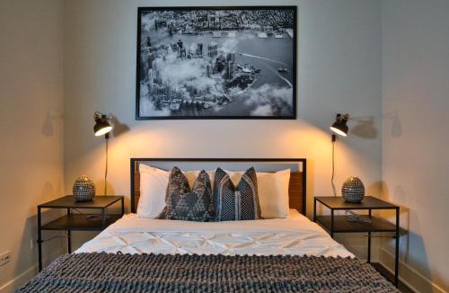 Near South Side Apartment | Luxury 3BR Spacious Suite Sleeps 8 Guests with Patio, Skyline View, Optional Parking and Gym Access Near McCormick Place and Lakefront