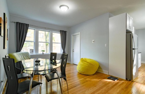 Irving Park Apartment | Luxury 4BR in Irving Park 33011