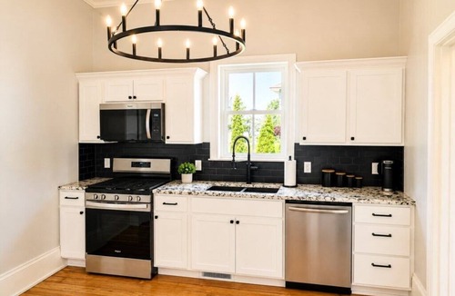 Nelson House | Luxury 7BR/4BA Resort Home: Indoor/Outdoor Fireplaces, Hot Tubs, Walk to Town
