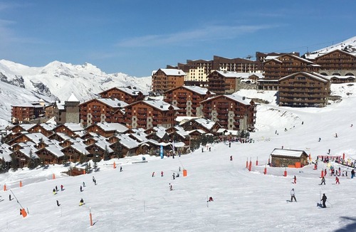 Les Menuires Apartment | luxury apartment at the foot of the slopes, indoor pool.
