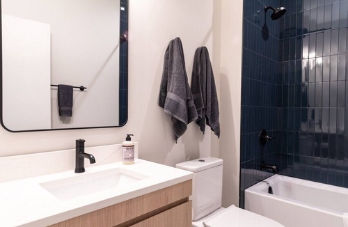 Ranch Triangle Apartment | Luxury Apartment with Private Terrace - Lincoln Park