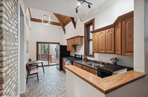 Lakeview Apartment | Luxury Cabin in Lakeview