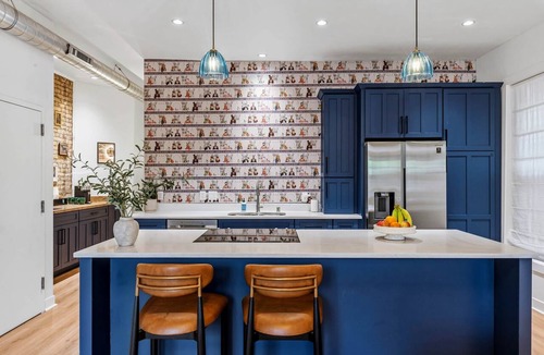Fifth Ward Apartment | Luxury Condo | Garage | Backyard | MKE