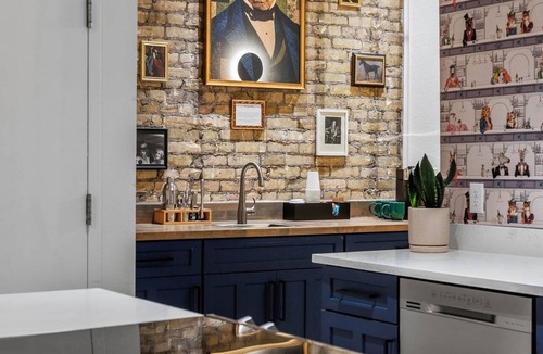 Fifth Ward Apartment | Luxury Condo | Garage | Backyard | MKE