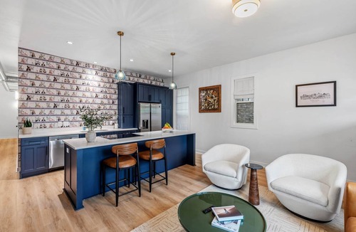 Fifth Ward Apartment | Luxury Condo | Garage | Backyard | MKE