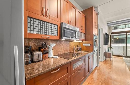 West Loop Apartment | Luxury Fulton Market Condo - Prime Location