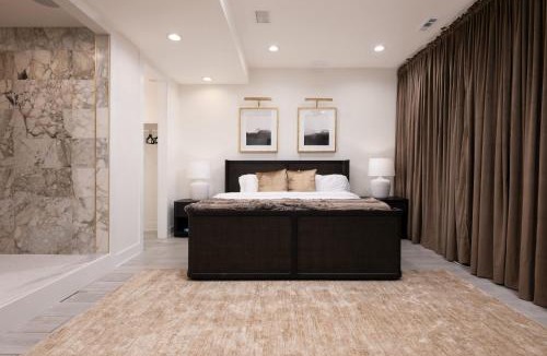 Gold Coast House | Luxury Gold Coast Duplex -8 Bedrooms 3 Bath