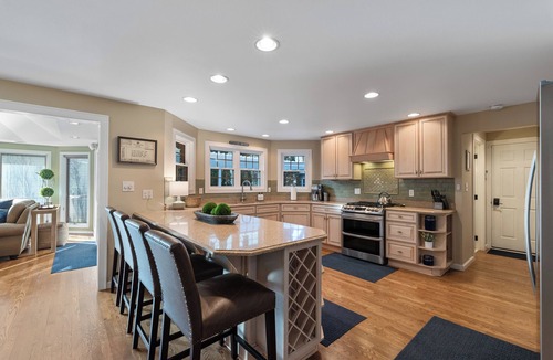Sheboygan House | Luxury Home Historic location 4BR-3 FullBath- Walk 3 min beach, 10 to downtown