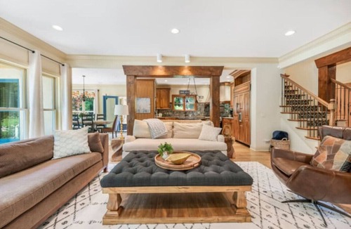 Lake Geneva House | Luxury Lake Geneva Estate w/Pool+Hot Tub+Acreage