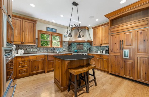 Lake Geneva House | Luxury Lake Geneva Estate w/Pool+Hot Tub+Acreage