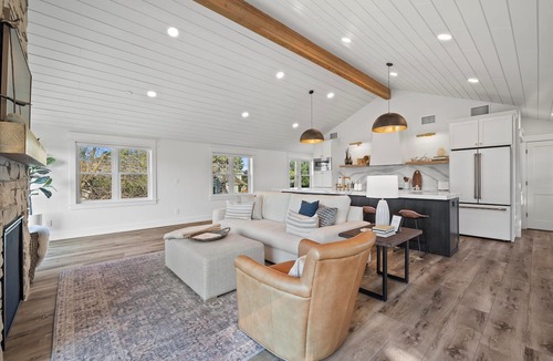 Village of Pewaukee House | Luxury Lake View Home w/King Suite & Balcony