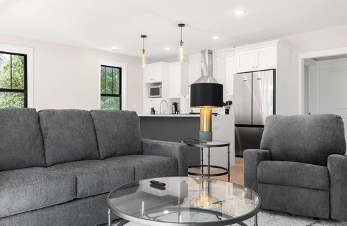 South Bend Apartment | Luxury Modern Condo Near Notre Dame 2BD| 2BA