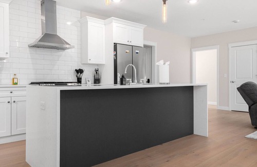 South Bend Apartment | Luxury Modern Condo Near Notre Dame 2BD| 2BA