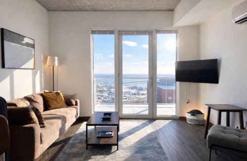 Lower East Side Apartment | Luxury Penthouse Apt Near Brady St with Balcony and Lake View