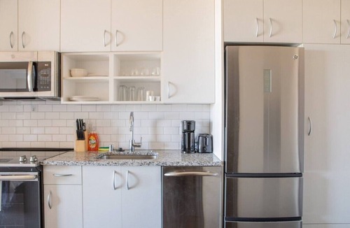 Lower East Side Apartment | Luxury Penthouse Apt Near Brady St with Balcony and Lake View