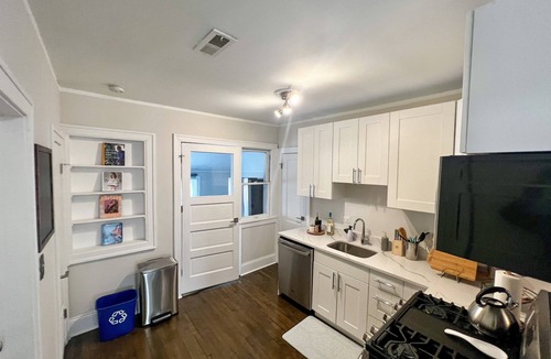 South Shore Condo | Luxury vintage condo close to lakefront, minutes from Obama Library & downtown!