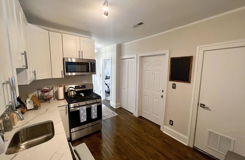 South Shore Condo | Luxury vintage condo close to lakefront, minutes from Obama Library & downtown!