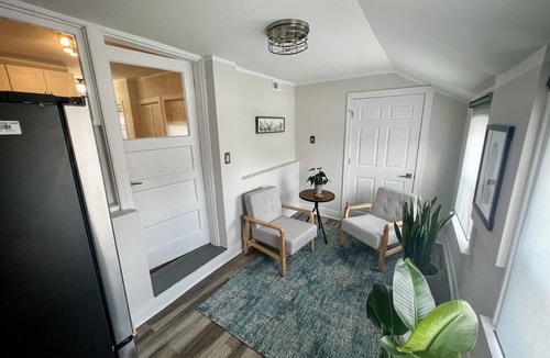 South Shore Condo | Luxury vintage condo close to lakefront, minutes from Obama Library & downtown!