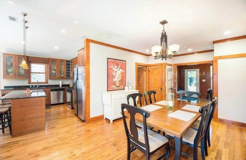 Union Pier House | Main Home & Cozy Guest House w/Two Full Kitchens & Free WiFi - Walk to Beach
