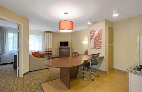 Hoffman Estates Hotel | MainStay Suites Chicago Hoffman Estates