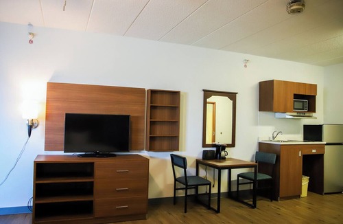 Hillside Hotel | MainStay Suites Chicago Hillside