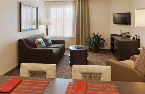 Southfield Hotel | MainStay Suites Southfield-Detroit