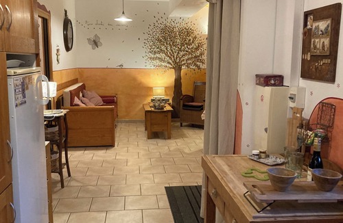 Gilly-sur-Isere House | Maison Campagne, Terrasse et Jardin, Proche de Toutes Commodités. Local Sécurisé