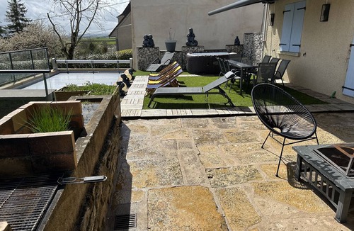 Chaignay House | Maison de Campagne Avec Piscine à 15 Minutes de Dijon, Idéal Pour les Familles