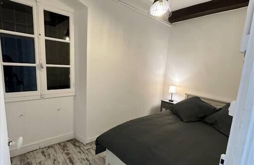 Saint-Benoit House | Maison de Charme en Pierres, les Pieds Dans L'eau