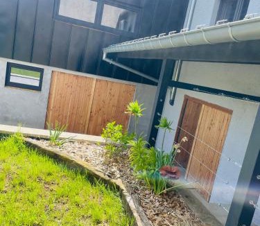 Etting House | Maison Gite Chez Nounou sauna jacuzzi jardin arboré non clôturé