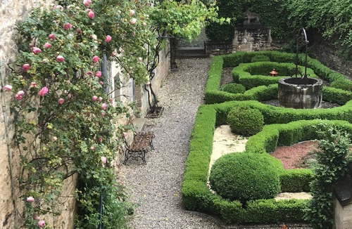 Champlitte House | Maison Monument Historique et son Jardin de Buis Taillés
