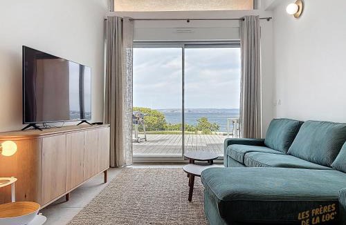 8th Arrondissement Apartment | Maison Unique - Piscine au dessus de la mer - Les Frères de la Loc'